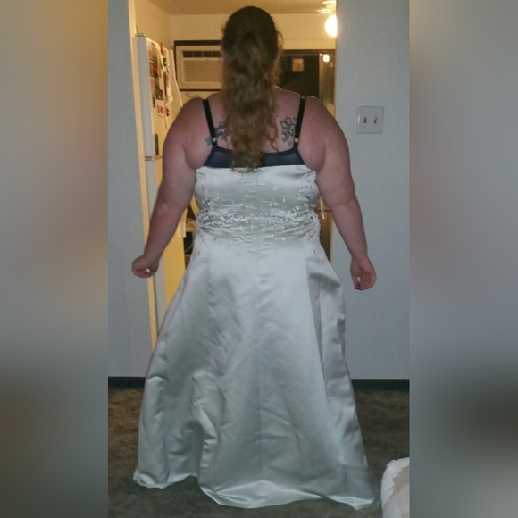 Vintage Light Green Formal Dress circa 2003 - Picture 3 of 16